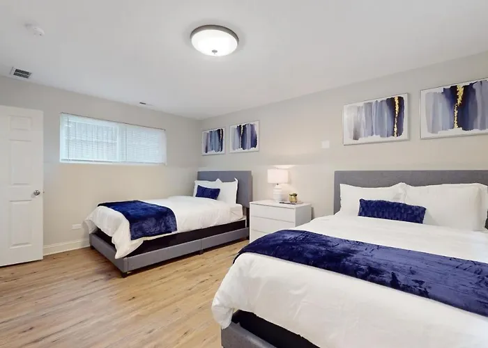 Modern Elegance: 4br Duplex W/ Free Garage Parking *