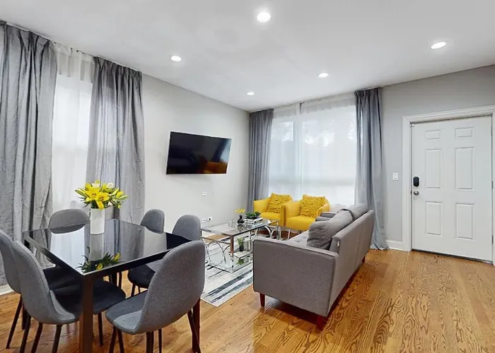 Modern Elegance: 4br Duplex W/ Free Garage Parking Apartment *