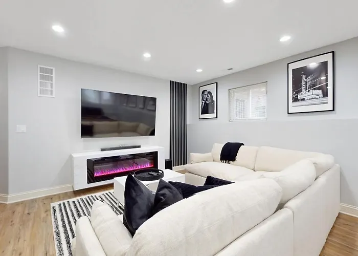 Apartment Modern Elegance: 4br Duplex W/ Free Garage Parking Chicago