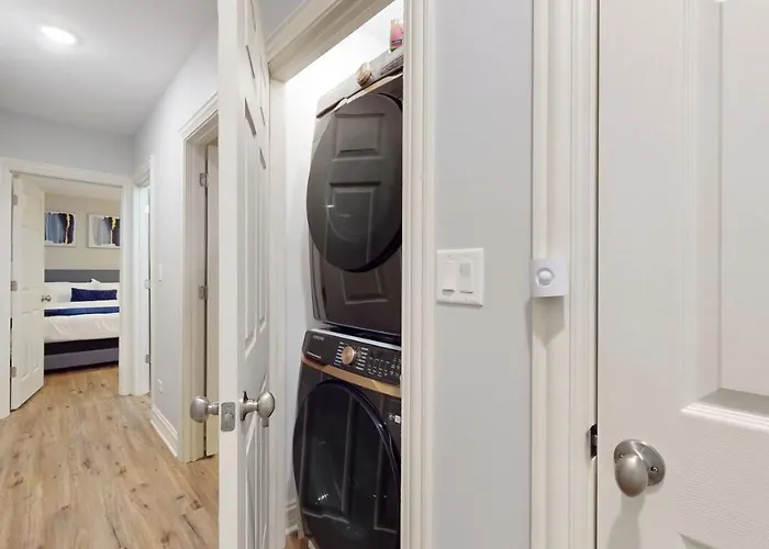 Apartment Modern Elegance: 4br Duplex W/ Free Garage Parking *