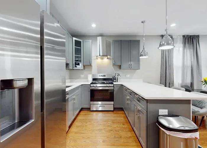 Apartment Modern Elegance: 4br Duplex W/ Free Garage Parking Chicago