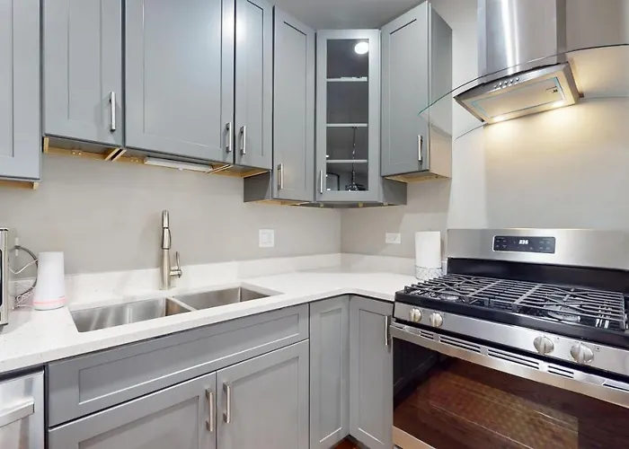 Apartment Modern Elegance: 4br Duplex W/ Free Garage Parking